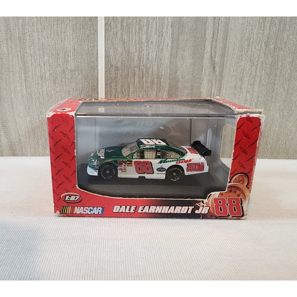 Winner's Circle Dale Earnhardt Jr 88 1:87 Diecast National Guard Amp Energy Car